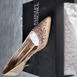 Badgley Mischka kitten heels